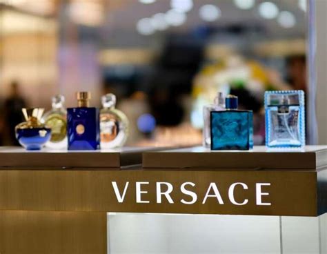 profumi versace femminili|I migliori profumi Versace: eleganza e design iconico.